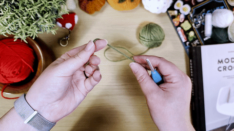 Slip knot - magic circle starting crochet